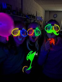 Glow in the dark feestje, glow in the dark kinderfeestje, glow in the dark, kinderfeestje, kinderfeestje Maassluis, kinderfeestje westland, kinderfeestje Rotterdam, slijm maken, kinderfeestje jongens, kinderfeestje meiden, knutselfeestje